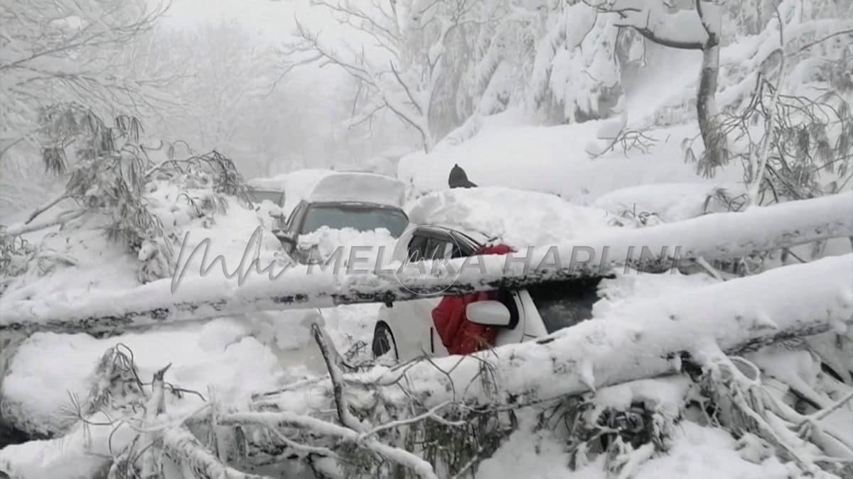 Ribut salji landa bandar Pakistan, operasi menyelamat diteruskan
