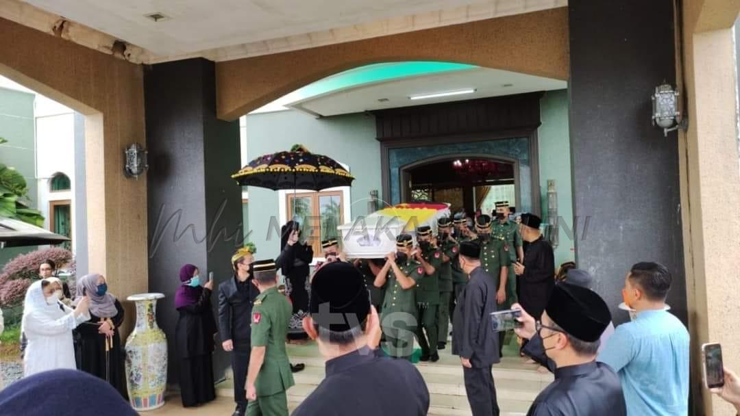 Jenazah bekas TYT Sarawak selamat dikebumikan