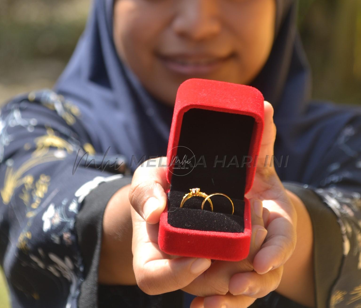 Banjir: Bakal pengantin reda barangan kahwin musnah