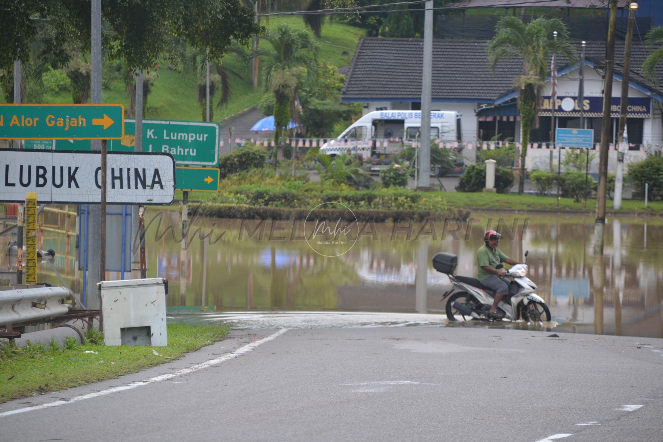 Banjir: Laluan Lubok China-Rembau masih dinaiki air