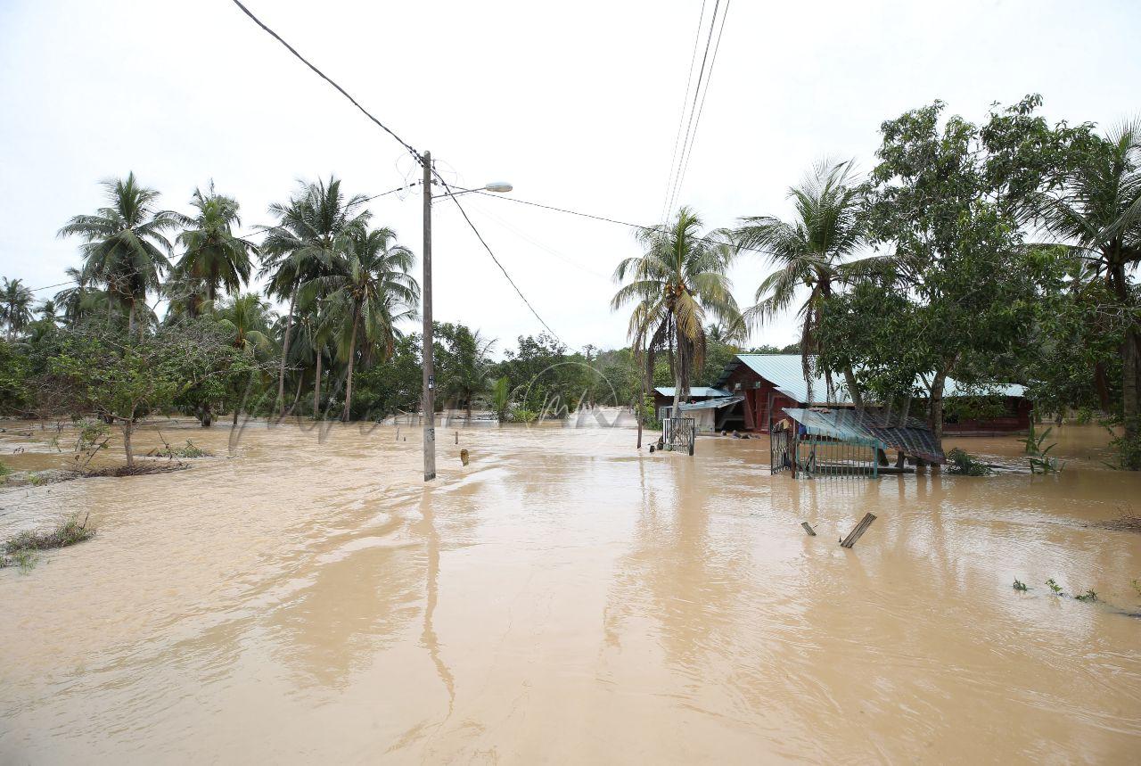 Banjir: ‘Dah tiada barang nak diselamatkan’ – mangsa