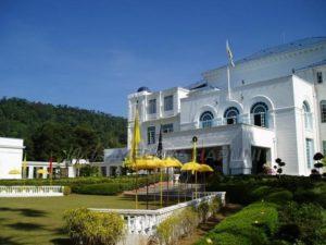 Istana besar seri menanti
