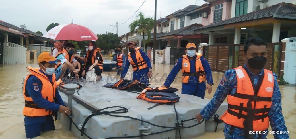 Banjir: Lebih 1,200 mangsa di Melaka, 17 pusat pemindahan dibuka