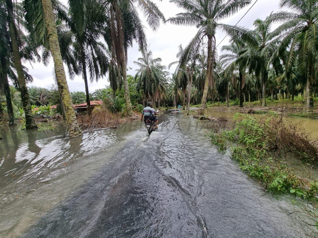 Banjir: Melaka bah akibat limpahan air sungai negeri jiran – Exco
