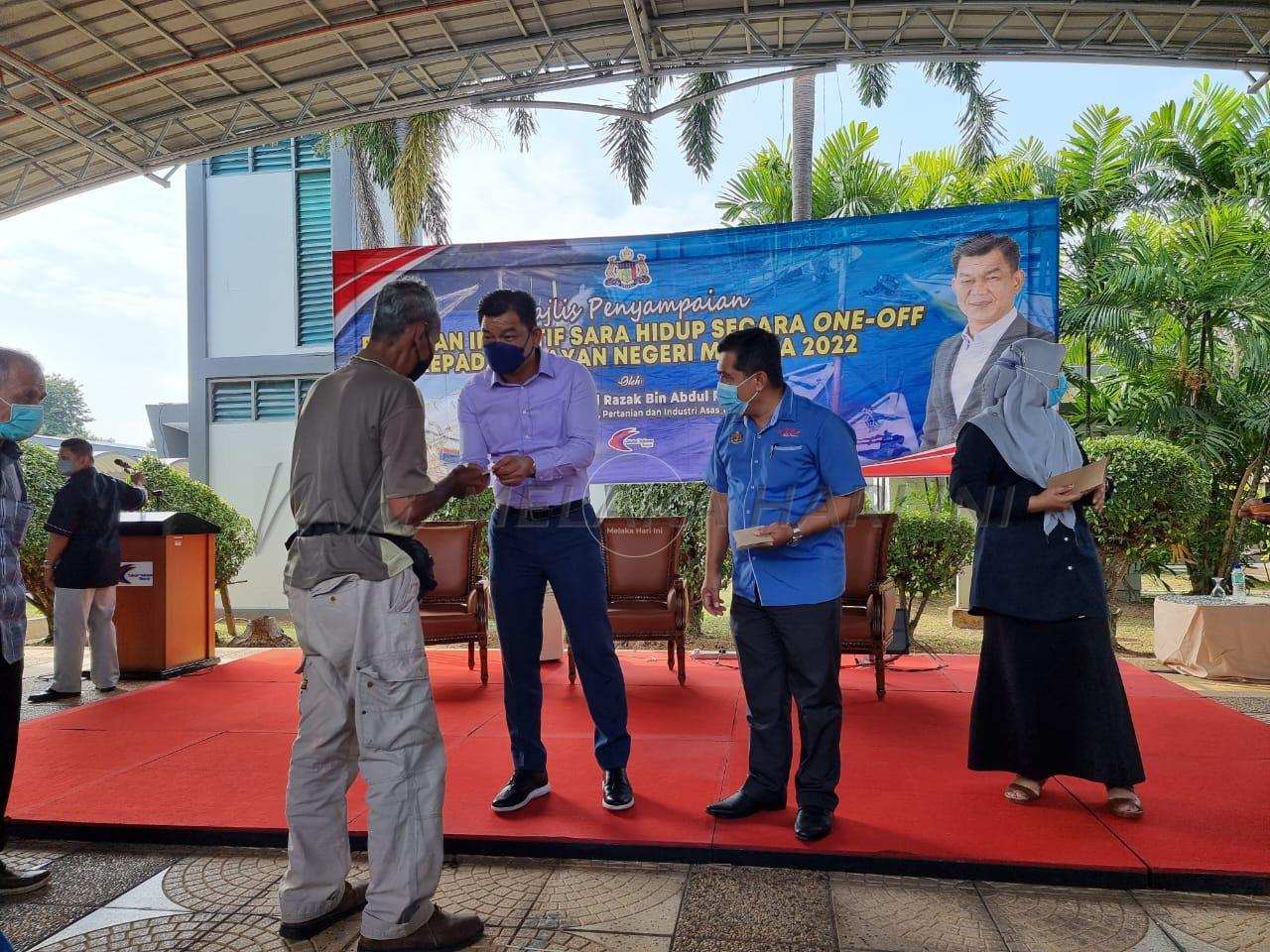 1,176 nelayan Melaka terima insentif sara hidup RM1,000- EXCO