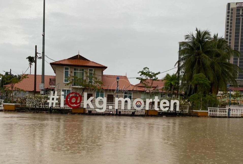 Banjir : Sungai Melaka berstatus merah, aras air terus meningkat pagi ini