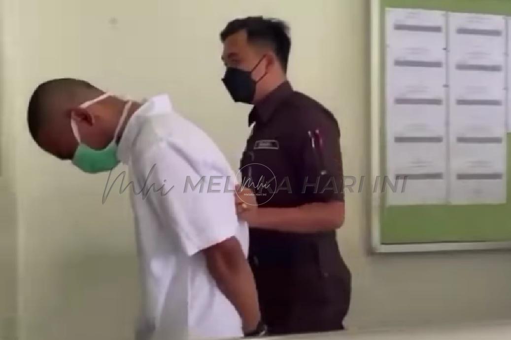 Remaja curi tabung masjid