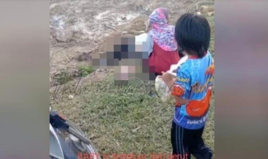 Jenazah wanita, bayi mangsa nahas kemalangan dikebumikan satu liang lahad