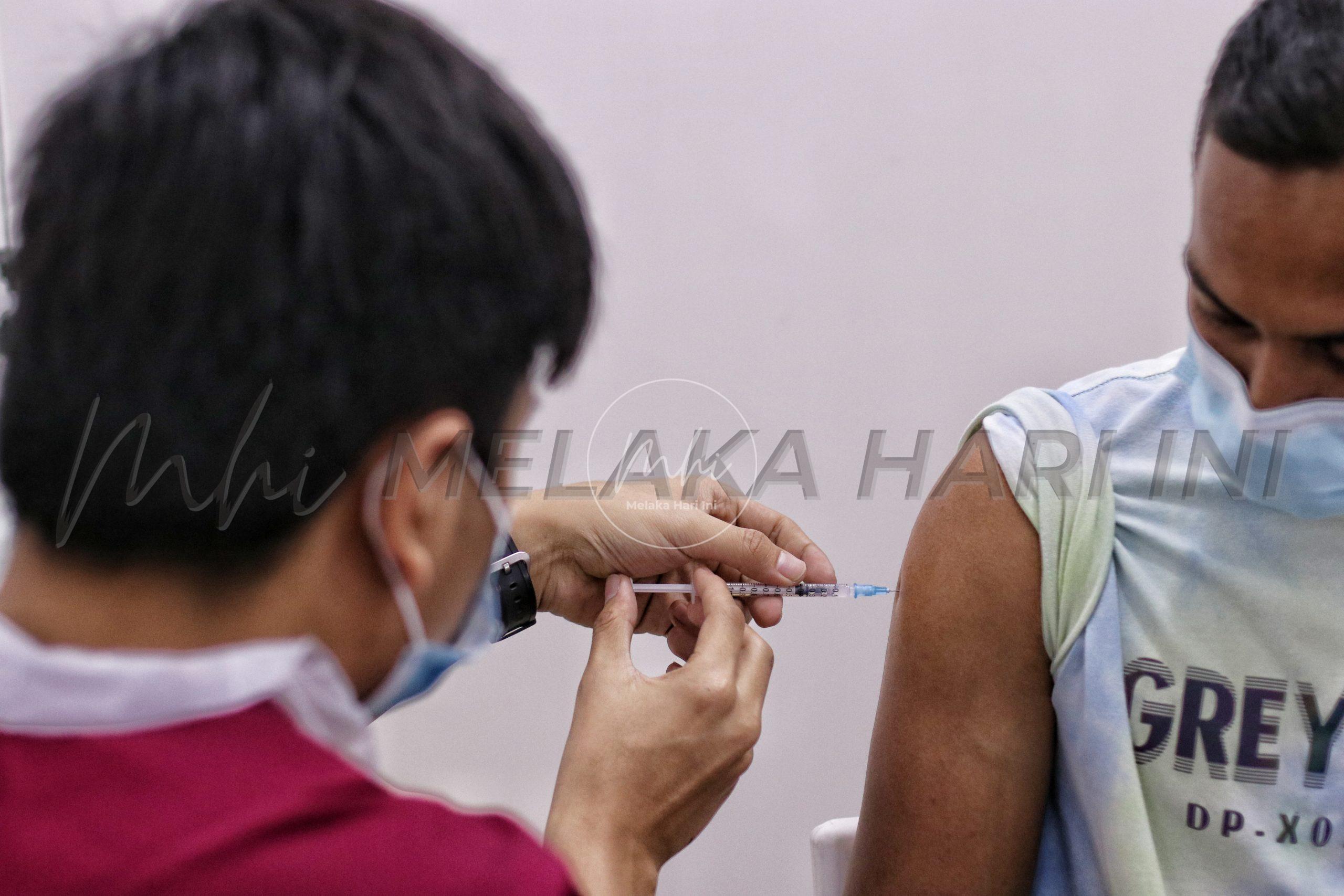Pusat pemberian vaksin melaka