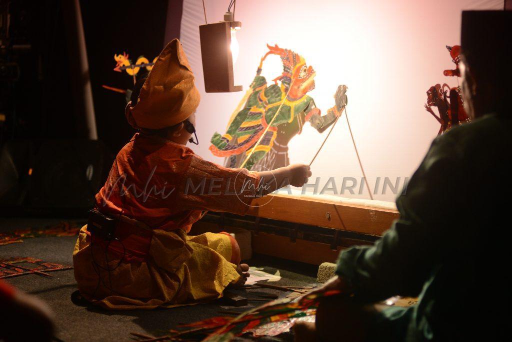 Sufism and Storytelling: Wayang Kulit, Songs, Fables, Poetry and Journalism in the Archipelago