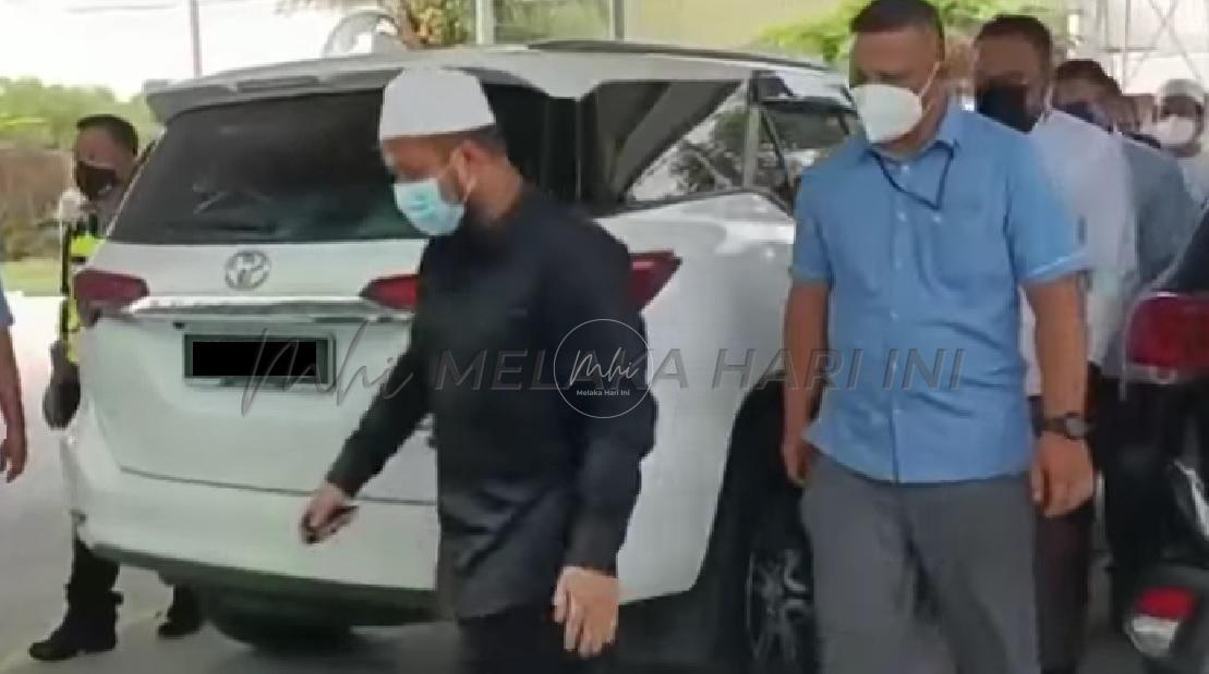 Ebit Lew mengaku tidak bersalah atas 11 tuduhan hantar gambar, perkataan lucah