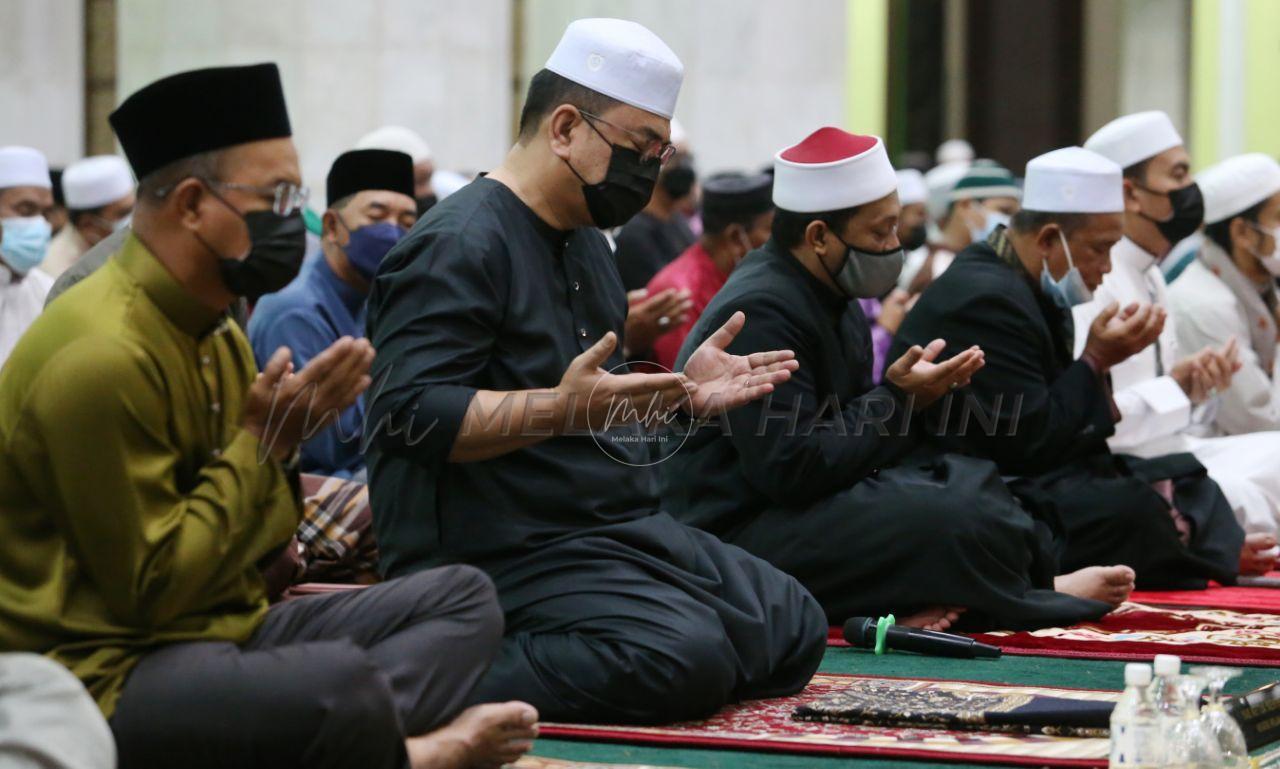 Ketua Menteri solat Subuh bersama 700 jemaah di Masjid Al-Azim