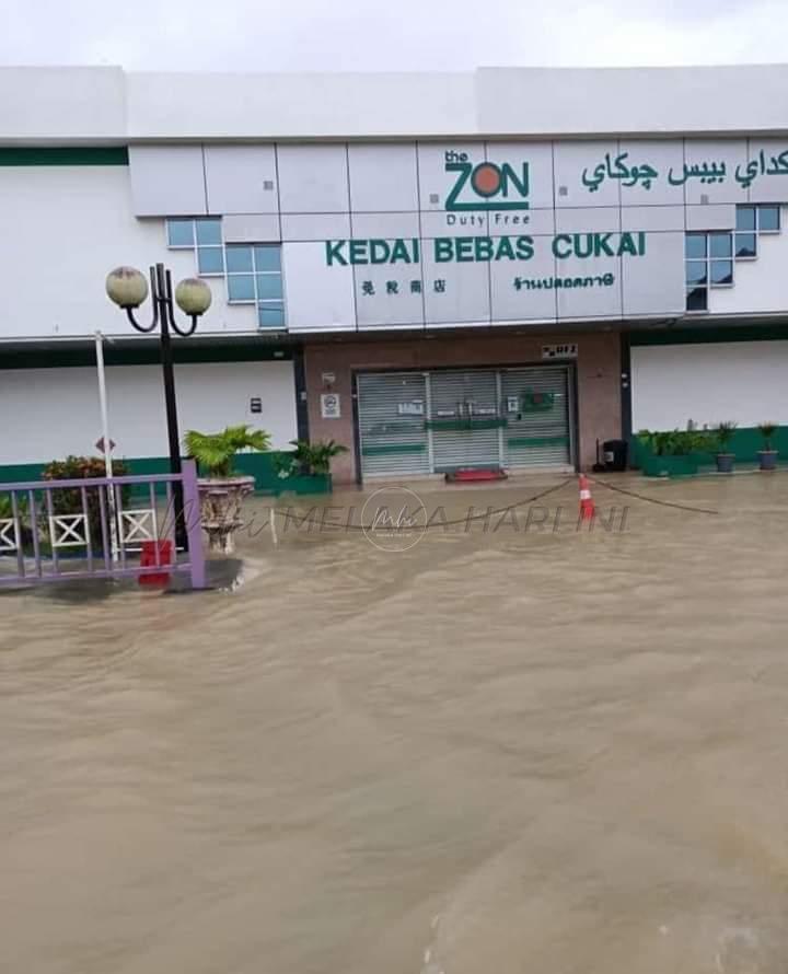 Banjir: Hampir 500 peniaga di Rantau Panjang terjejas
