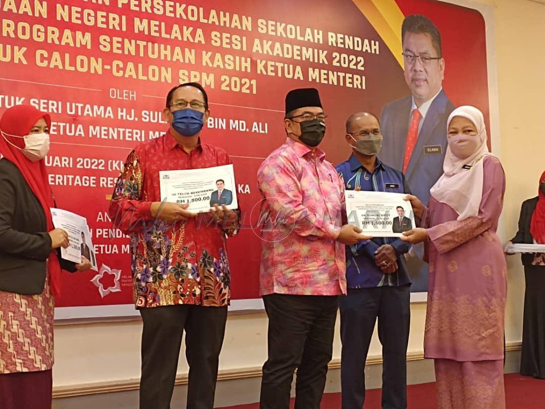 2,500 murid Melaka terima bantuan sekolah RM200