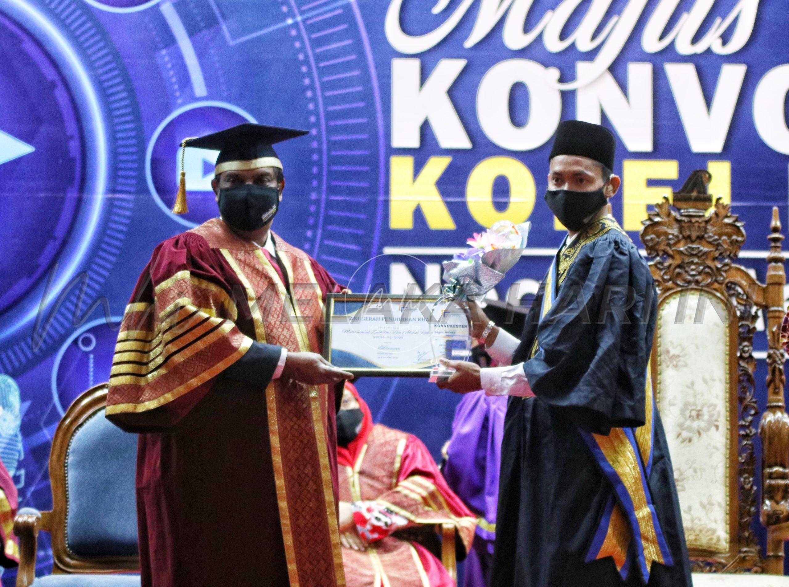 1,365 graduan enam kolej komuniti di Melaka terima sijil dan diploma