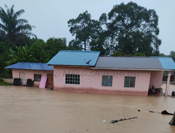 Kampung Chenderah mula dinaiki air, JAPERUN Rim siap siaga bantu penduduk terjejas