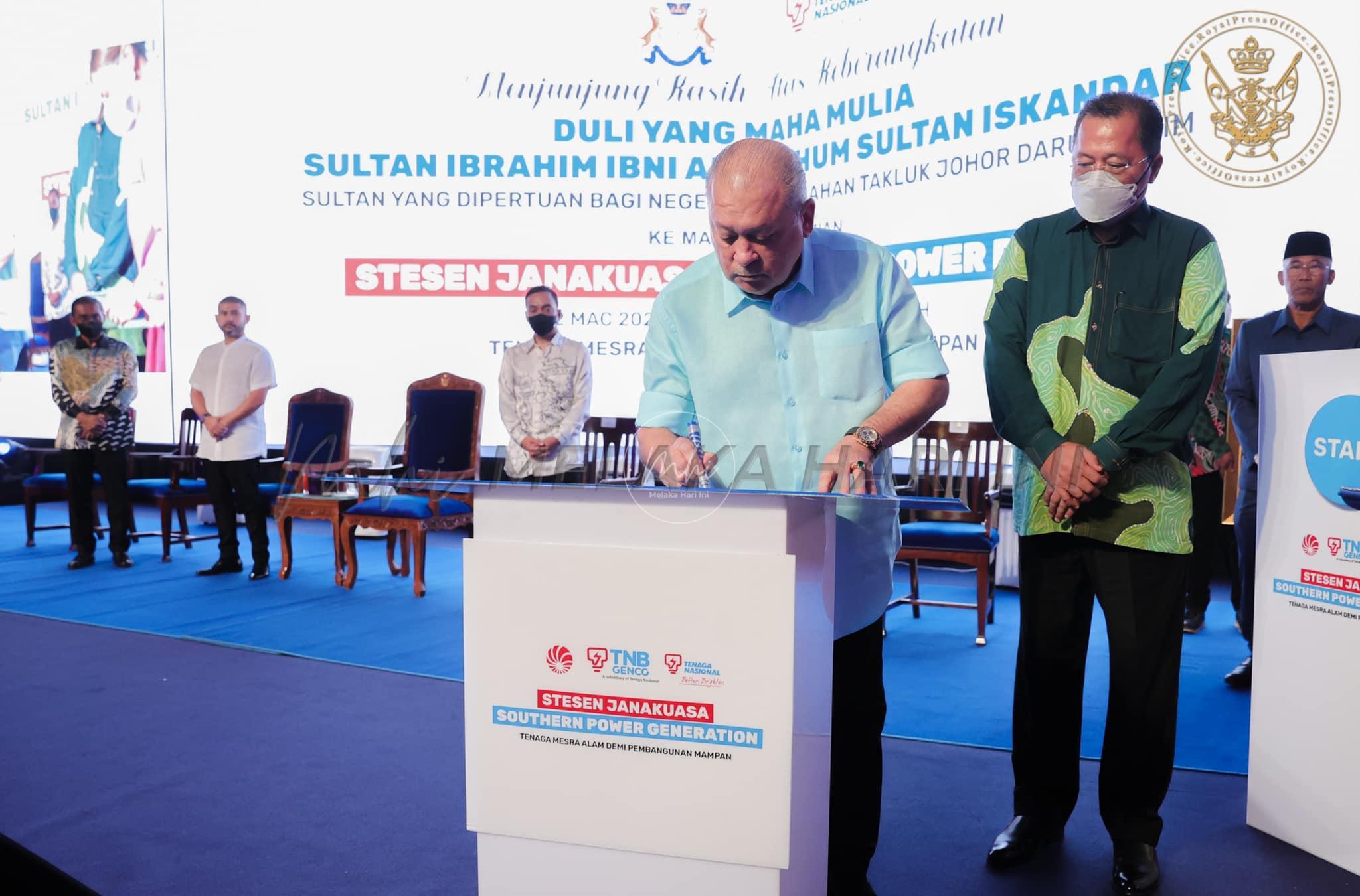 Sultan Johor rasmi loji janakuasa komersial pertama di dunia guna turbin gas teknologi paling cekap