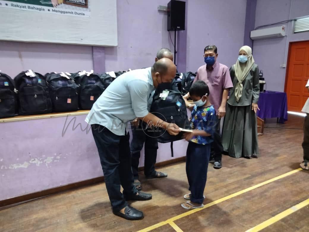 Beg sekolah baharu suntik semangat ke sekolah