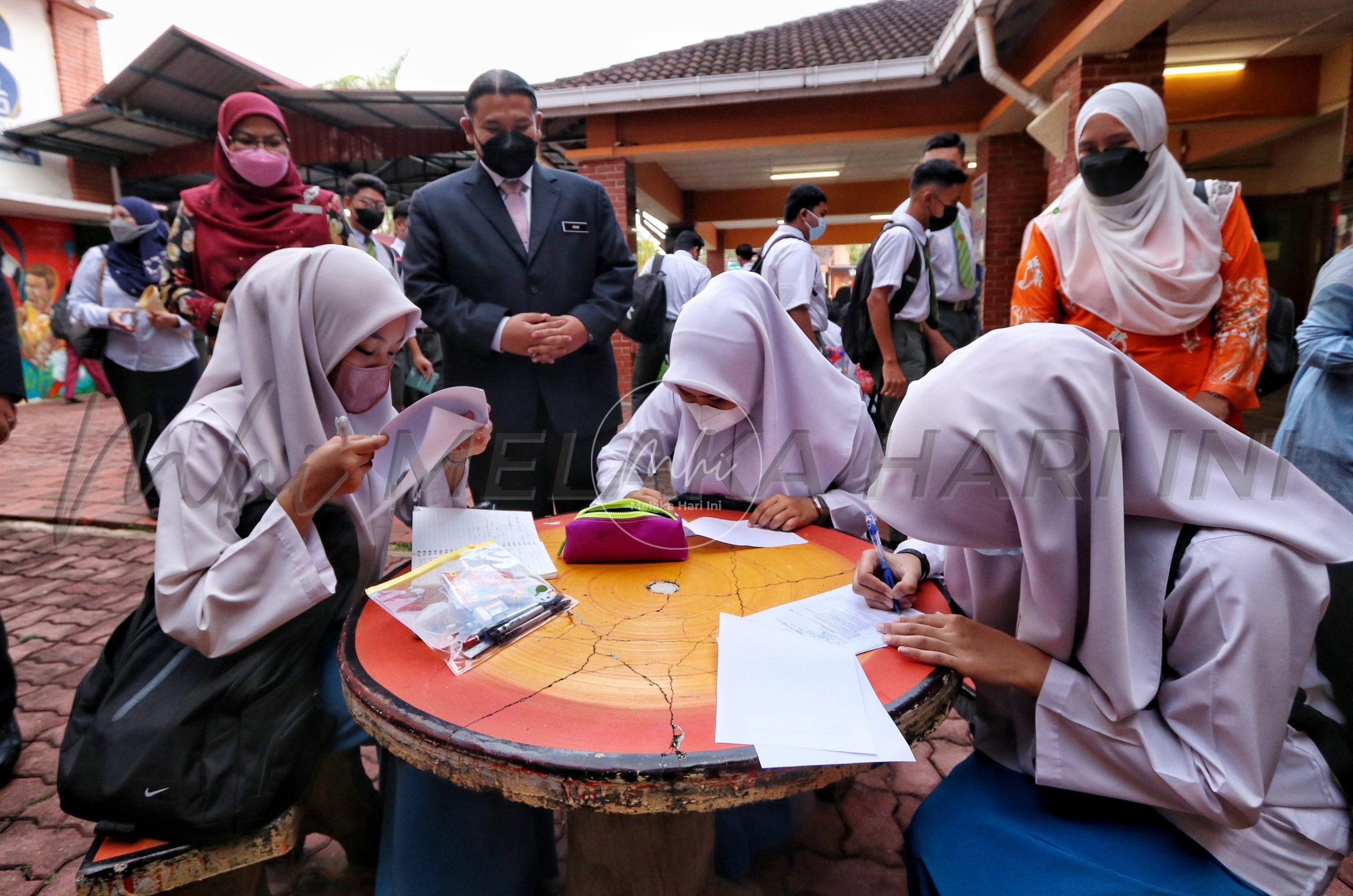 13,134 pelajar di Melaka mula duduki SPM hari ini