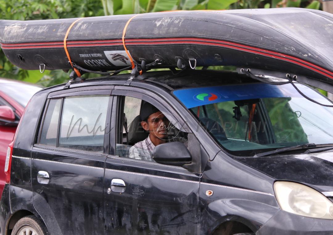 Misi banjir: ‘Abang Viva’ dan isteri tiba di Terengganu