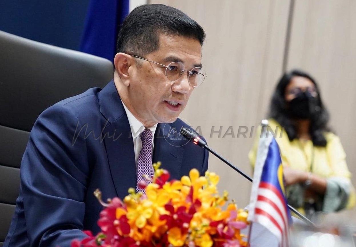 Perdagangan Malaysia teruskan trajektori meningkat pada Feb 2022 – Azmin