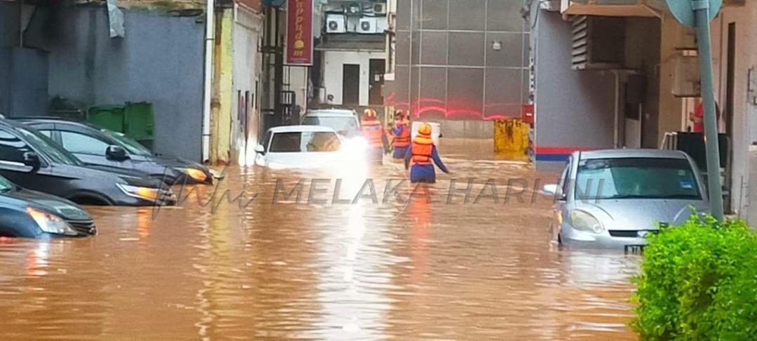 Perdana Menteri nasihatkan orang ramai elak lalui kawasan banjir kilat