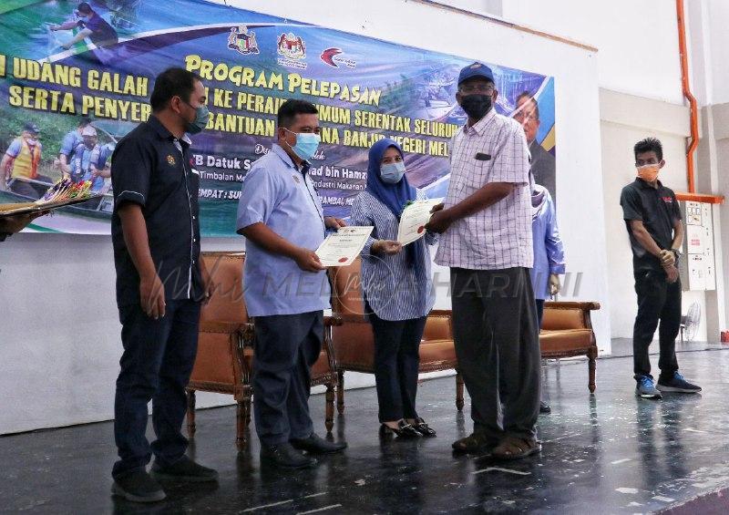 Bantuan RM137,848 buat 41 nelayan dan penternak ikan