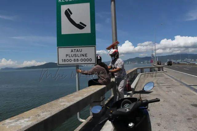 Dua jurugambar selamatkan wanita cuba terjun jambatan Pulau Pinang