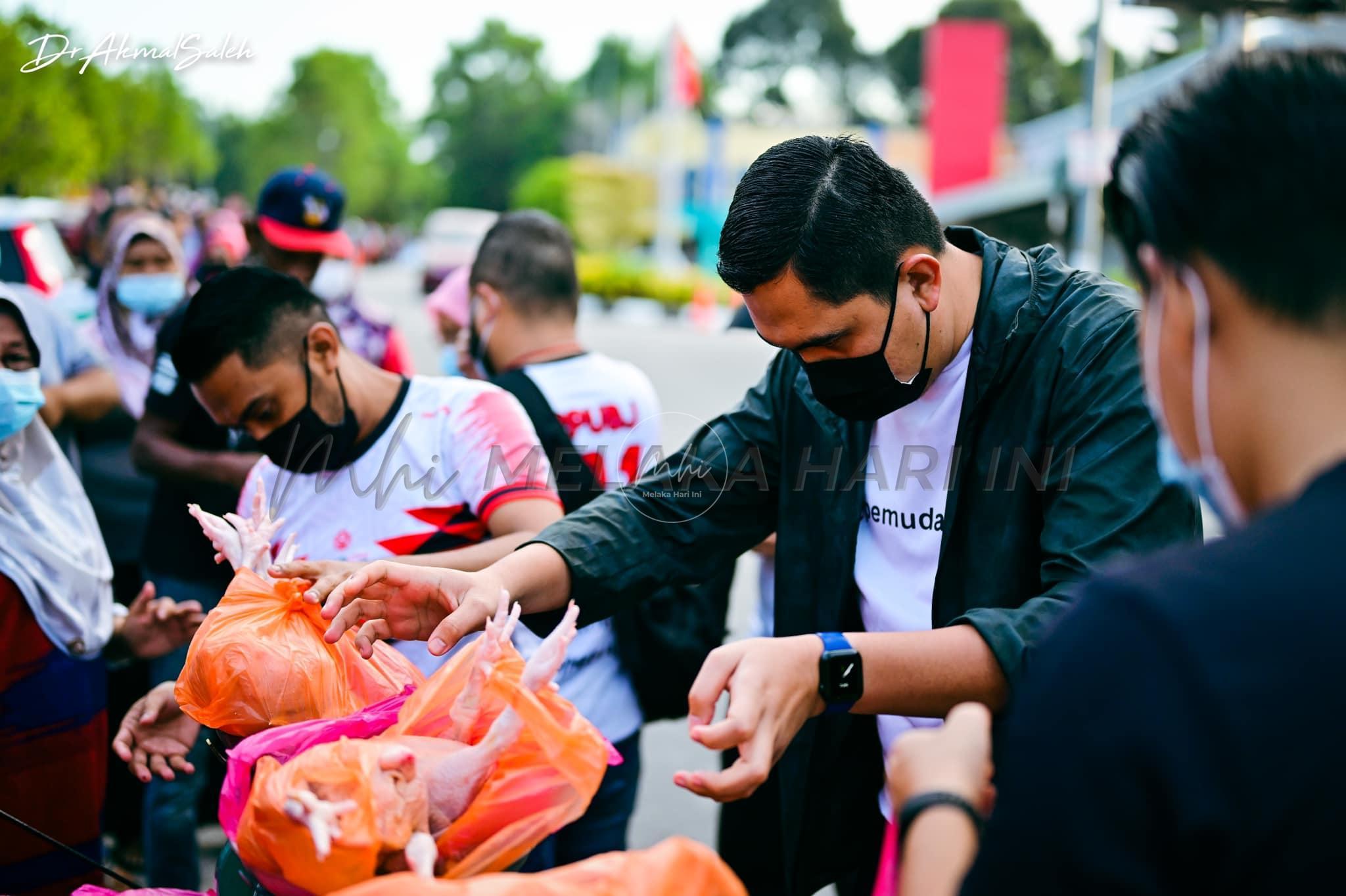 500 ekor ayam licin dalam setengah jam