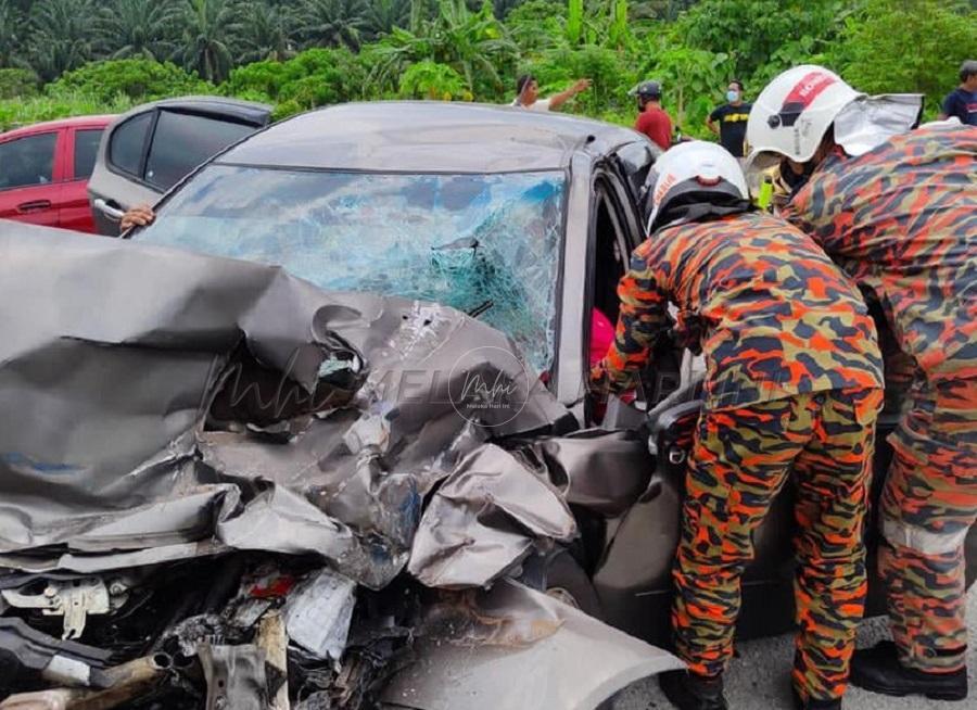 Pegawai kanan bomba cedera, isteri parah dalam kemalangan