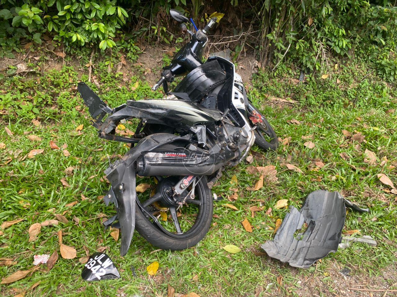 Tentera maut motosikal bertembung kereta