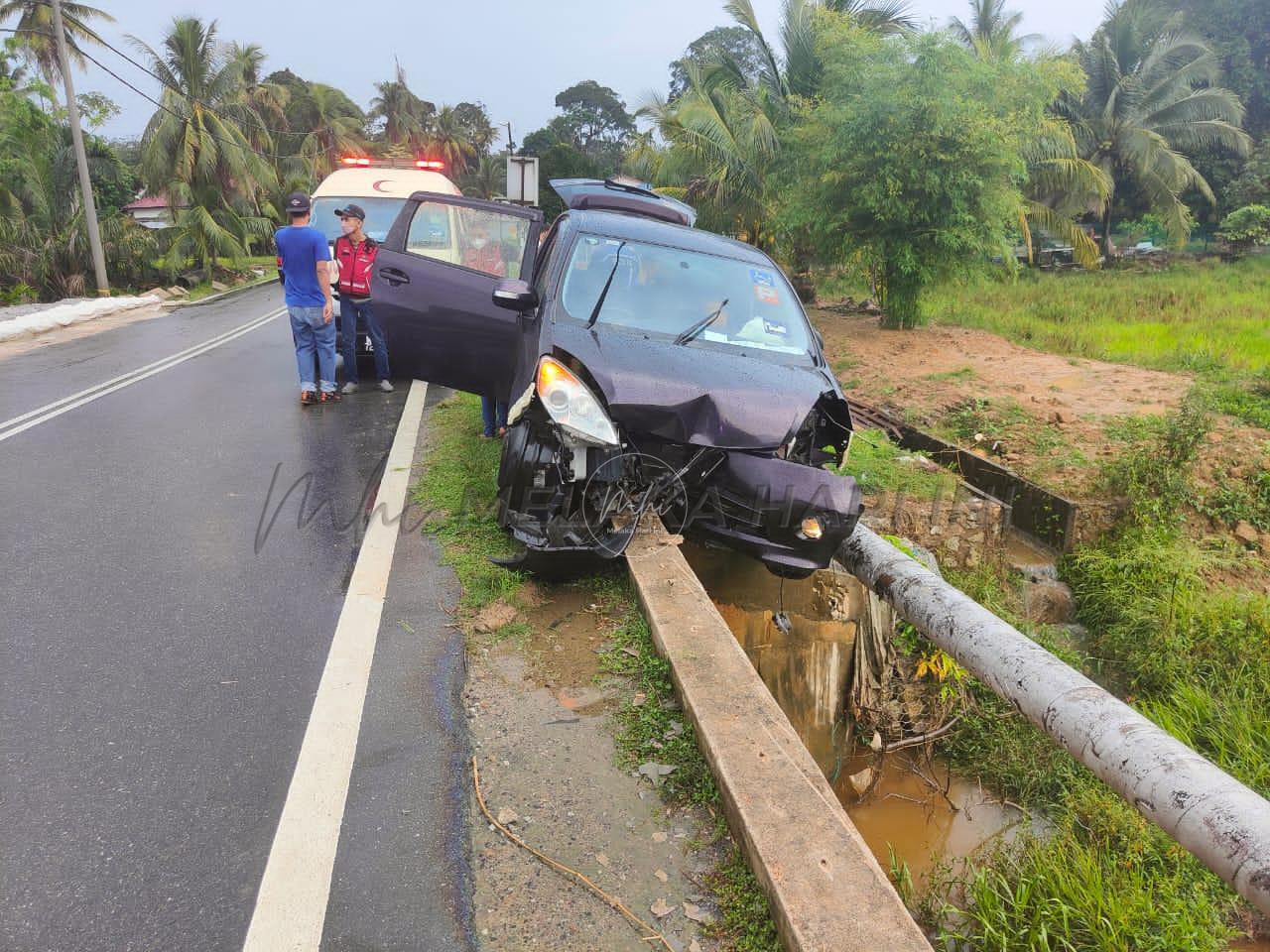 Alza terbabas nyaris masuk anak sungai