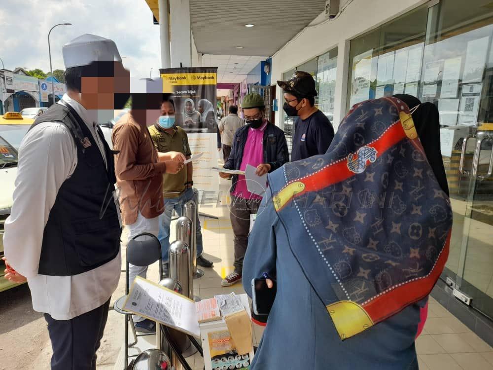 JAIM arah dua lelaki henti kutip derma depan bank