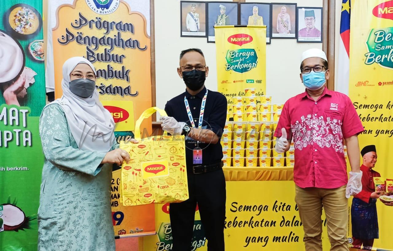 Nestle agih 1,800 bubur lambuk pada warga MBMB