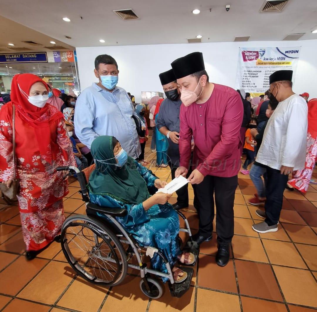 Riang Ria Raya rai 80 anak yatim, asnaf dan ibu tunggal