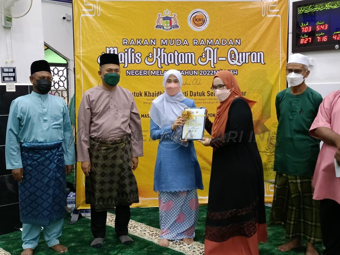 Belia tiga daerah Melaka berjaya khatam al-Quran