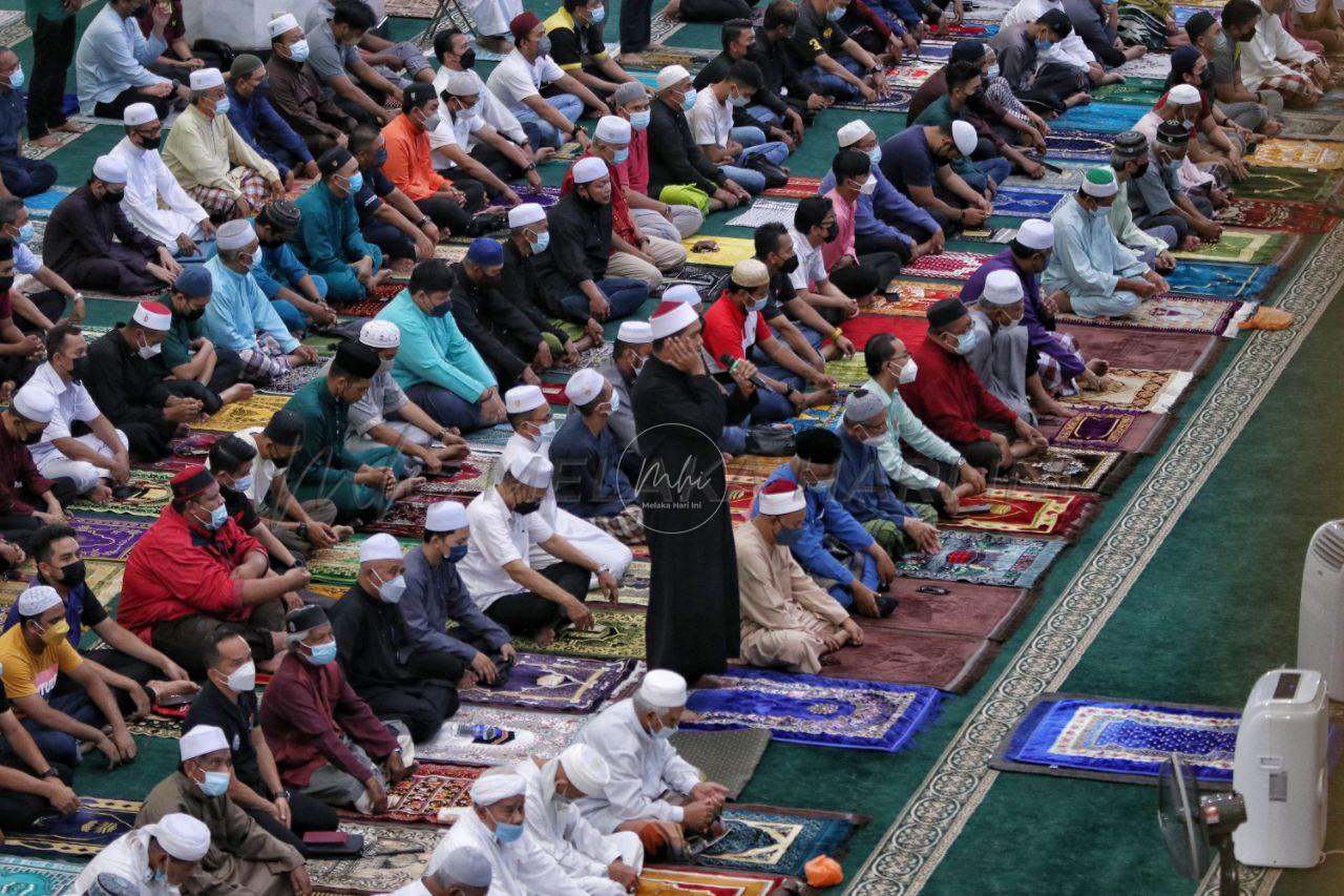 Solat Jumaat: Saf kembali rapat, SOP kekal terpelihara