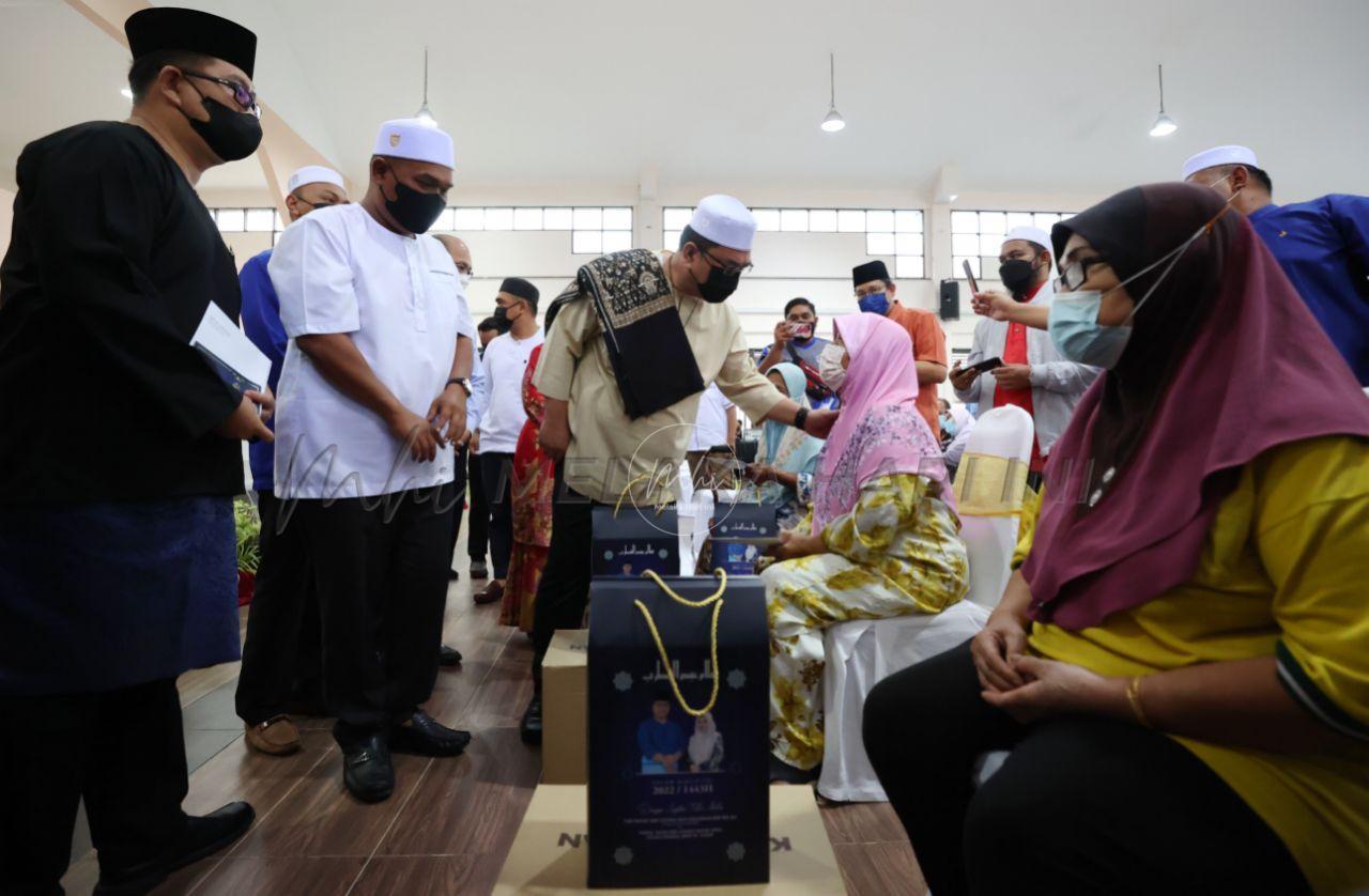 120 warga Alor Gajah terima sumbangan Ramadan