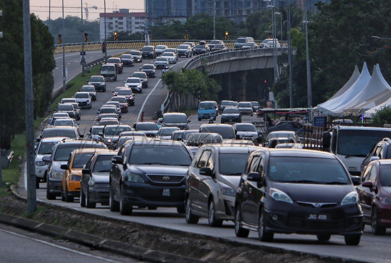 Balik kampung: Jalan utama, lebuh raya sesak