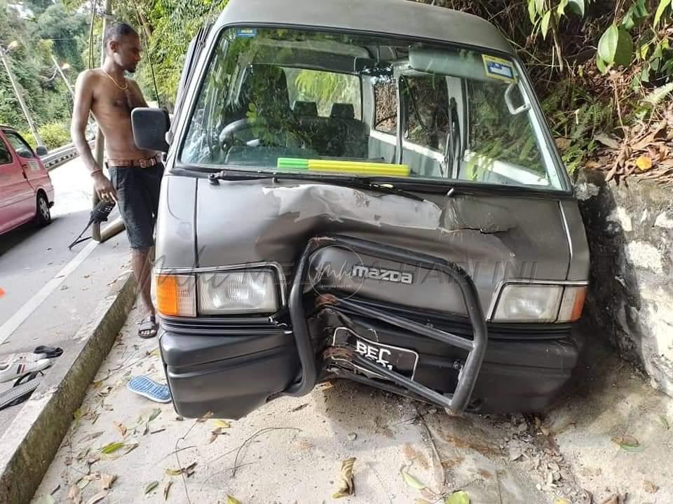 Tiga cedera, tujuh selamat van terbabas di Pulau Pangkor