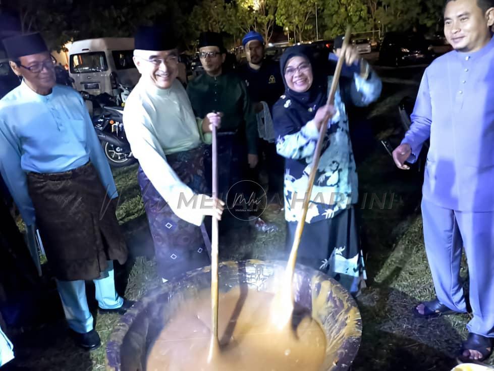 Dodol cair istimewa Pantai Kundor