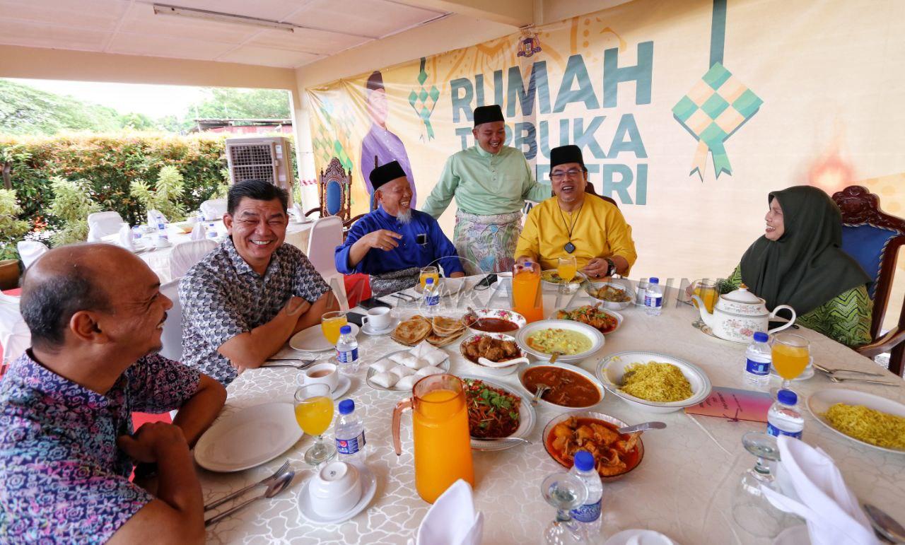 Lebih 5,000 ‘serbu’ Rumah Terbuka DUN Paya Rumput