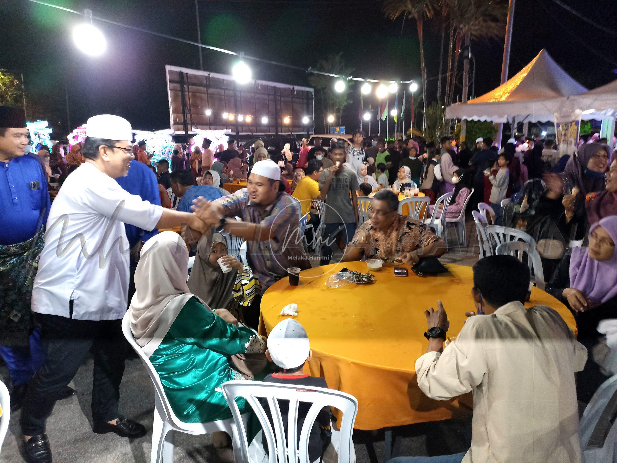 ‘Lautan’ manusia meriahkan Rumah Terbuka DUN Sungai Udang