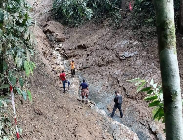 Dua wanita hilang dalam kejadian tanah runtuh, kepala air