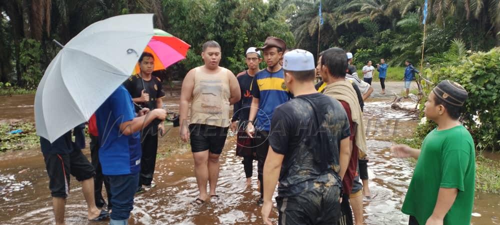70 terperangkap di air terjun akibat kepala air