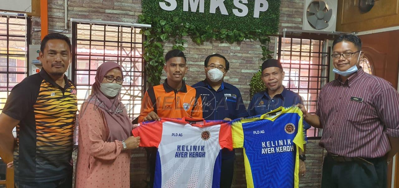 Taja jersi RM4,000 bangunkan bola sepak Alor Gajah