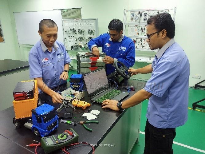 UTeM bangunkan VEDIWARD bantu cegah kemalangan lori