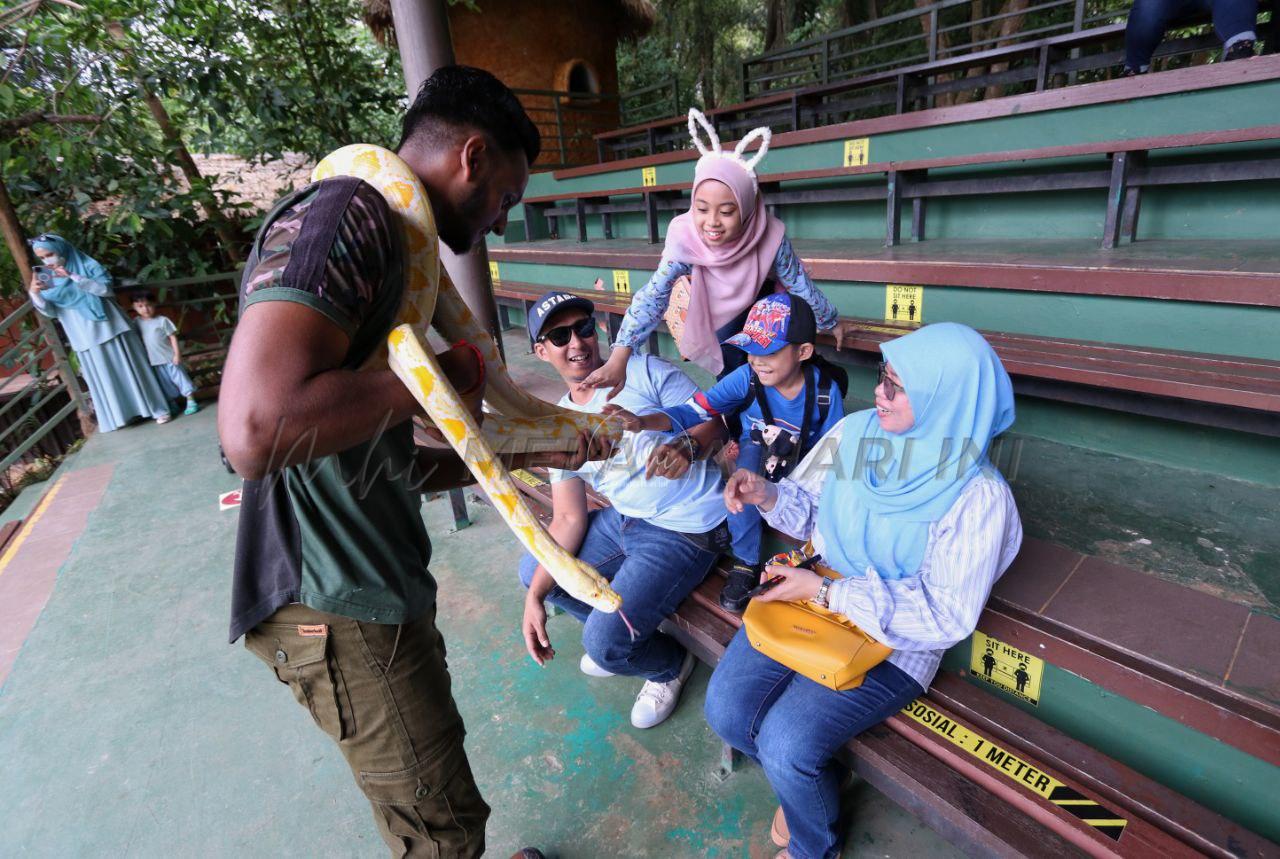 30,000 pengunjung ‘beraya’ di Zoo Melaka