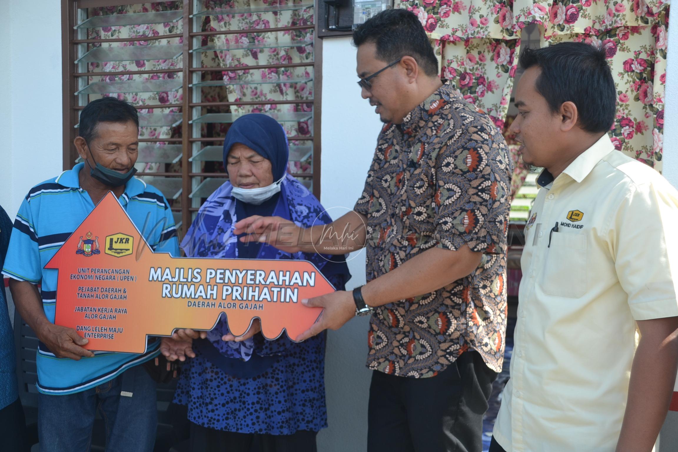 Warga emas tidak perlu menumpang lagi…