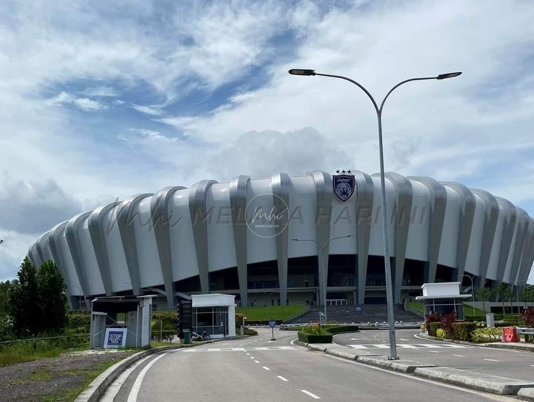 Dua pekerja maut di stadium dipercayai jatuh dari ketinggian 27 meter